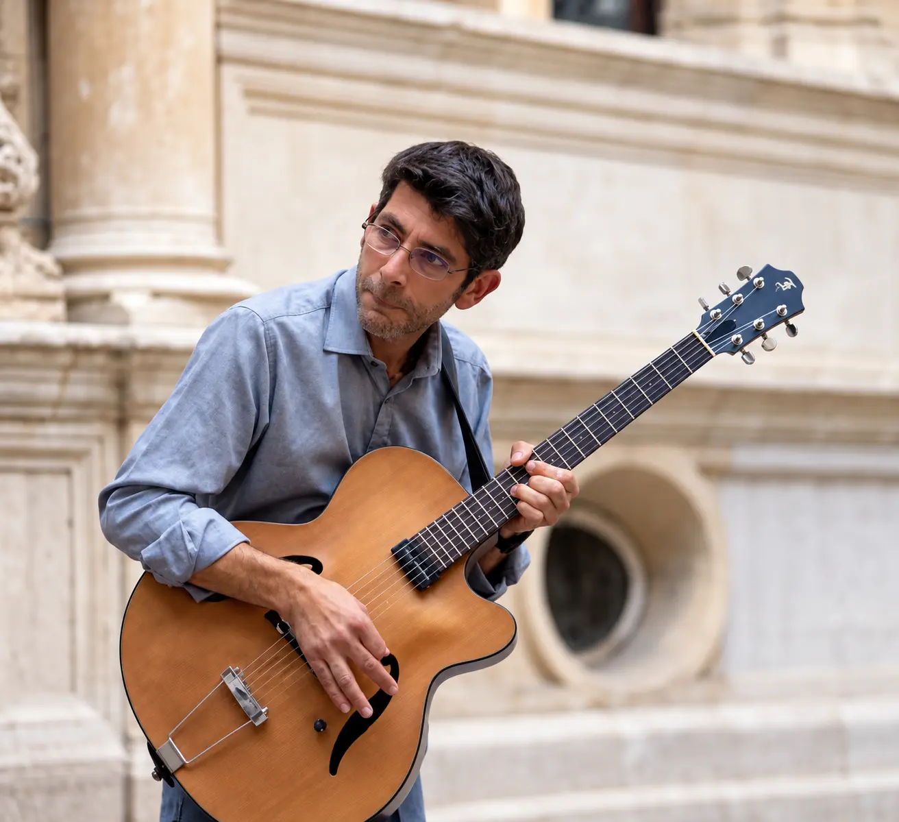 Anthony Marie, guitarist with Bulles de Swing